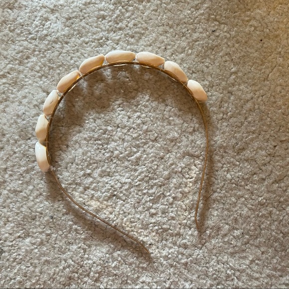 Shell Hairband - Picture 3 of 3